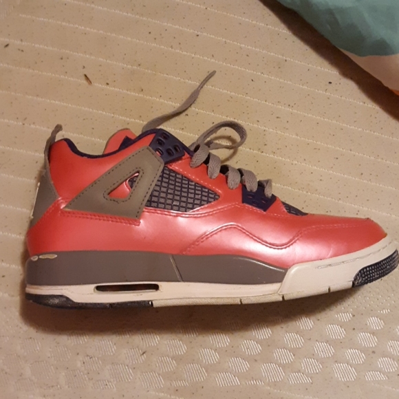 Pink and gray  Retro 4's size 5 youth - Picture 3 of 4